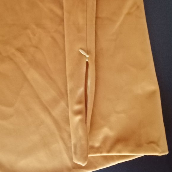 2 Gold Velvet Cushion Covers NEVER USED - 18" x 18"  - by Muelli - Picture 4 of 5
